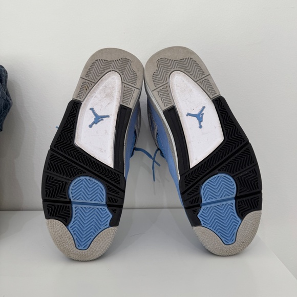 Jordan 4 Retro University Blue CT8527-400 Sz 9 - Picture 4 of 7